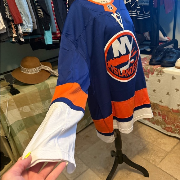 Fanatics NHL Sz 2XL New York Islanders Mathew Barzal #13 Jersey 28.5x32 EUC - Picture 5 of 8